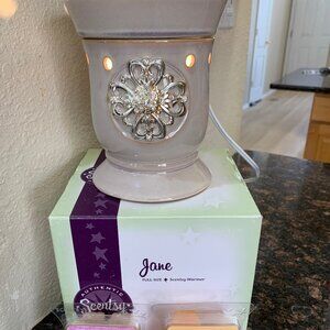 SCENTSY JANE FULL SIZE WAX WARMER Brand New in Box w/ 2 scentsy waxs